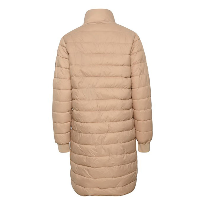 Beige jakke med sort lynlås og lange ærmer den har lommer i begge sider set bagfra