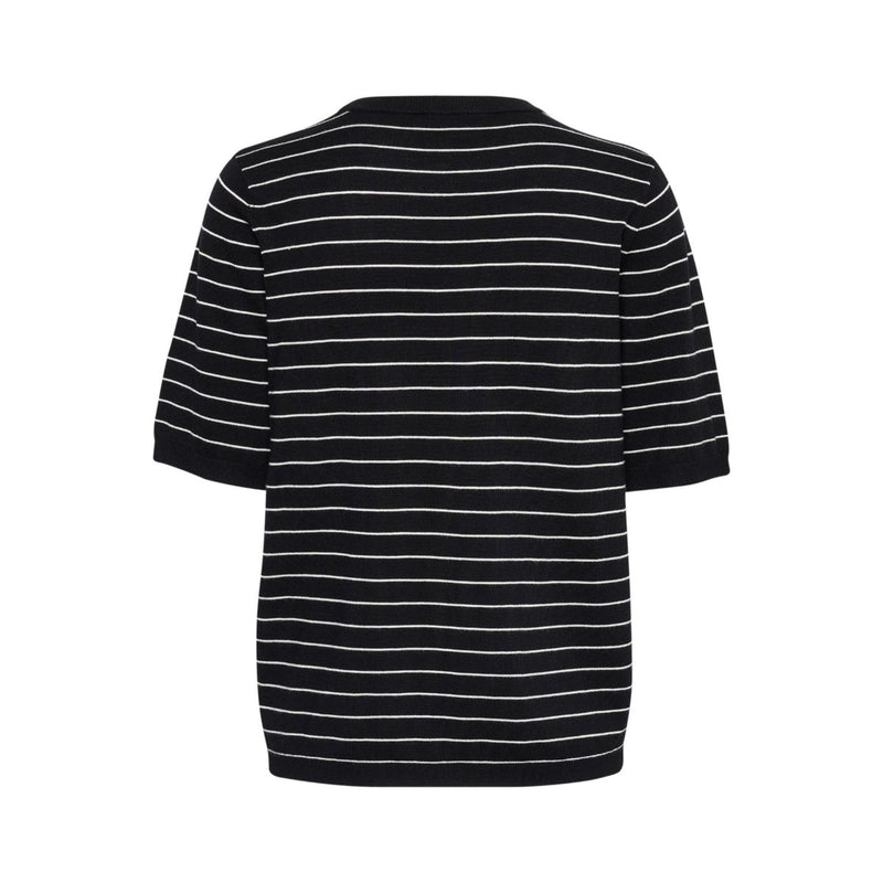 LIZZA STRIPED KNIT BLACK/TURTLEDOVE SLIM ST  Virkelig skøn og blød stribet bluse fra Kaffe. Lizza striped knit har rund hals, korte ærmer og ribkanter ved omkring, hals, ved ærme afslutning og i bunden. Den er perfekt til et par jeans eller indenunder et jakkesæt.   Rund hals, korte ærmer og ribkanter Farverne er sort og creme Fås i flere farver Almindelig pasform