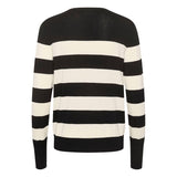 LIZZA STRIPED PULLOVER BLACK/TURTLEDOVE STRIPE  Virkelig skøn og blød stribet bluse fra Kaffe. Lizza striped pullover har rund hals, lange ærmer og ribkanter ved omkring, hals, ved ærme afslutning og i bunden. Den er perfekt til et par jeans eller indenunder et jakkesæt.   Rund hals, lange ærmer og ribkanter Farverne er sort og hvid Fås i flere farver Almindelig pasform