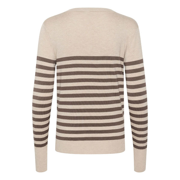 LIZZA STRIPED PULLOVER FEATHER GREY/BROWN STRIPE  Virkelig skøn og blød stribet bluse fra Kaffe. Lizza striped pullover har rund hals, lange ærmer og ribkanter ved omkring, hals, ved ærme afslutning og i bunden. Den er perfekt til et par jeans eller indenunder et jakkesæt.   Rund hals, lange ærmer og ribkanter Farverne er beige grey og brun Fås i flere farver Almindelig pasform