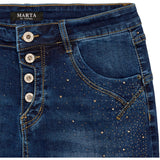Mørkeblå jeans med simili sten og knapper fortil de har lommer for og bag set forfra så man kan se knapperne tæt på