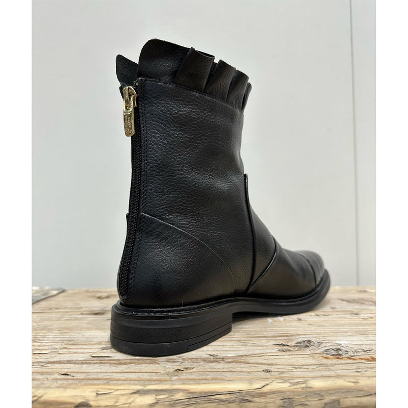 Margaret leather boot black/w – Byasbæk