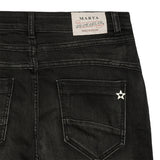 sort grå jeans med slid og synlige knapper fra marta