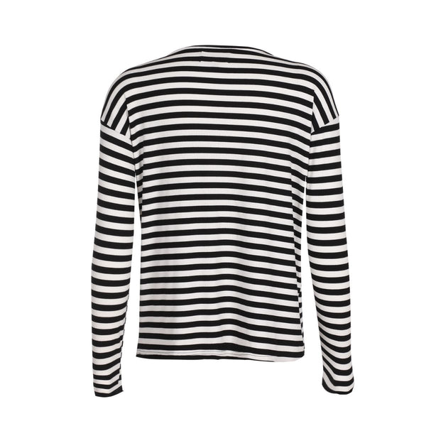 NATALIA LS BOXY BLOUSE BLACK CREME STRIPE

Fin rib strikket bluse fra Liberté. Natalia LS blouse har rund hals og lange ærmer. Den har en elastisk tætsiddende pasform.



Rund hals, lange ærmer
Stribet i farverne sort og hvid
Tætsiddende pasform
Findes bukser til


Størrelsesguide:&nbsp;Natalia LS Boxy blouse er normal i størrelsen. Ønsker du den knap så tætsiddende, kan du vælge en størrelse større.