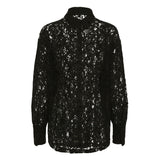 NELLY LACE SHIRT BLACK DEEP

Flot blonde skjorte i sort fra Kaffe. Nelly Lace shirt har almindelig skjortekrave, lange ærmer med manchet og knap. Lukkes med 6 sorte blanke knapper. Den er gennemsigtig i blonden, så vil være godt med en top inden under.



Skjorte krave og lange ærmer
Sorte knapper
Løs rummelig pasform


Størrelsesguide: Nelly Lace shirt er normal i størrelsen. Men den har en rummelig pasform. Ønsker du den ikke så rummelig, kan man tage den en størrelse mindre.&nbsp;