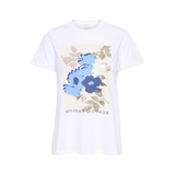 POLLY T-SHIRT OPTICAL WHITE/ SAND FLOWER&nbsp;  Klassisk t-shirt fra Kaffe med smukt print i blå, guld, sand og med teksten Abstract Botanique under printet. T-shirten har rund hals, korte ærmer og er almindelig i størrelsen.  Rund hals og korte ærmer Hvid med print i farverne: blå, guld, sand Almindelig pasform