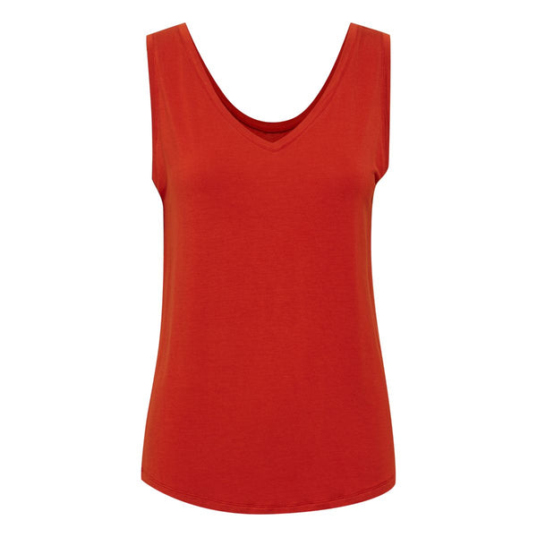 POPPY VO-NECK TANK TOP CHINESE RED

Flot jule rød tank top fra Culture. Poppy VO-neck tank top har v-udskæring foran og rund udskæring bagpå. Der er 4 cm brede stropper og er syet i den skønneste, bløde og elastiske viskosekvalitet.


V-udskæring foran og rund udskæring bagpå og 4 cm brede stropper
En del af Culture's basis program
Tæt pasform

Størrelsesguide: Poppy VO-neck tank top er normal i størrelsen. &nbsp;