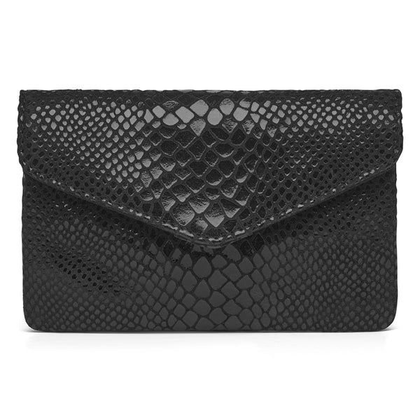 PURSE CREDIT CARD HOLDER BLACK CROCO

Denne lille skønne pung fra Depeche, har et klassisk og tidsløst design. Farven er en klassisk sort med krokodille print, den lukkes med knap og der medfølger bælte, så den kan bruges som talje taske.


Lukkes med knap
Klassisk sort

Krokodille print
Fås i flere farver
100% skind
H: 18 x L: 10.5 D: 2 cm


Indvendigt: Pungen er inddelt i tre sektioner med plads til kreditkort derudover har pungen en lynlås lomme til mønter.&nbsp;