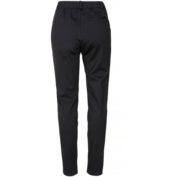 Klassiske sorte bukser med elastik i livet bæltestropper og guldlynlås set bagfra hvor man kan se en enkelt paspel lomme