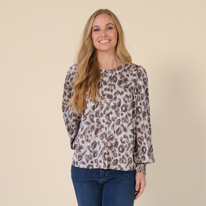 Una blouse leopard (obs. kampagne afsendes tirsdag d. 7/5-24)