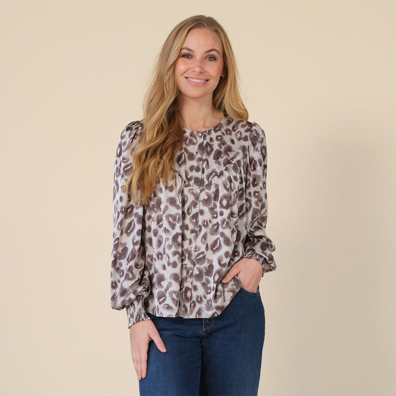 Una blouse leopard (obs. kampagne afsendes tirsdag d. 7/5-24)