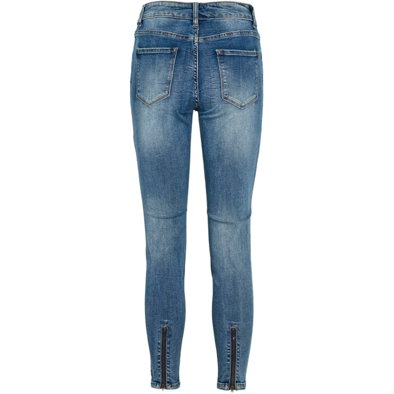 blå denim jeans fra prepair med knap lynlås og lommer i siden samt lynlås i buksebenet set bagfra hvor man kan se baglomemrne
