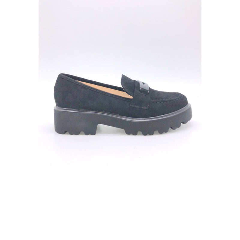 sorte chunky loafers med spænde og tykke såler og runde snuder set fra siden