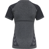 Grå meleret trænings t-shirt fra Hummel med de klassiske Hummel vinkler i siden rund hals og korte ærmer den har Hummel loge og tekst ved hofte set bagfra