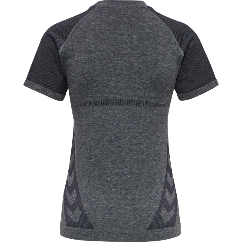 Grå meleret trænings t-shirt fra Hummel med de klassiske Hummel vinkler i siden rund hals og korte ærmer den har Hummel loge og tekst ved hofte set bagfra