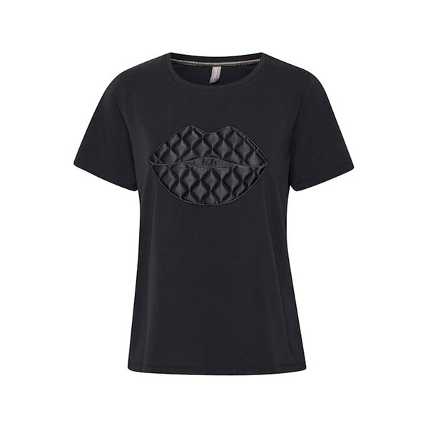 Cool sort tshirt fra culture med et 3D print af en kysmund eller læber den har rund hals og almindelige tshirt ærmer set forfra