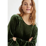 Grøn velour blouse fra Saint Tropez med lange ærmer og rund hals