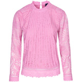 Skøn lyserød bluse med masser af flotte blonder og hul mønster set forfra