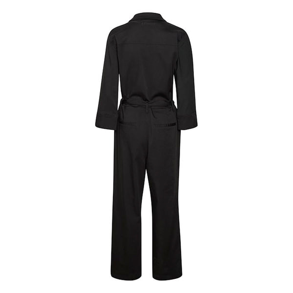 Fed jumpsuit fra Kaffe med knapper bindebånd lange ærmer og lommer i siden set bagfra