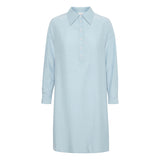 Lang blå skjorte fra Kaffe med knapper almindelig skjorte krave og fast manchet med knapper set forfra