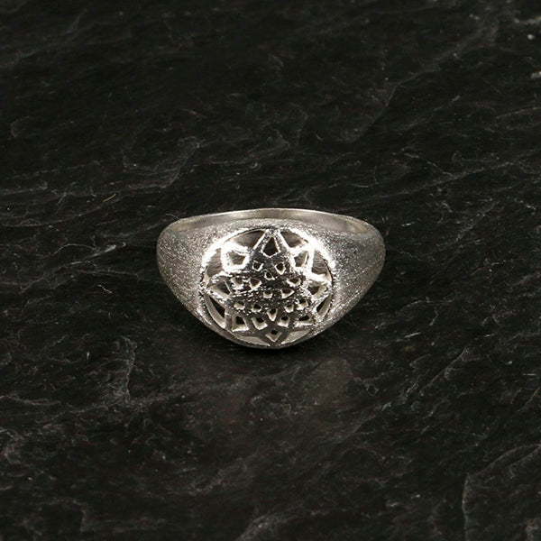 Sølv ring med emblem