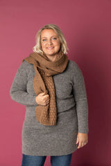 Snuggle up scarf brown