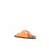 Orange slippers med to remme og spænder i guld de lavet i et flet materiale og er virkelig dejlig bløde set bagfra