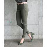 Klassiske bukser med smalle ben i army grøn