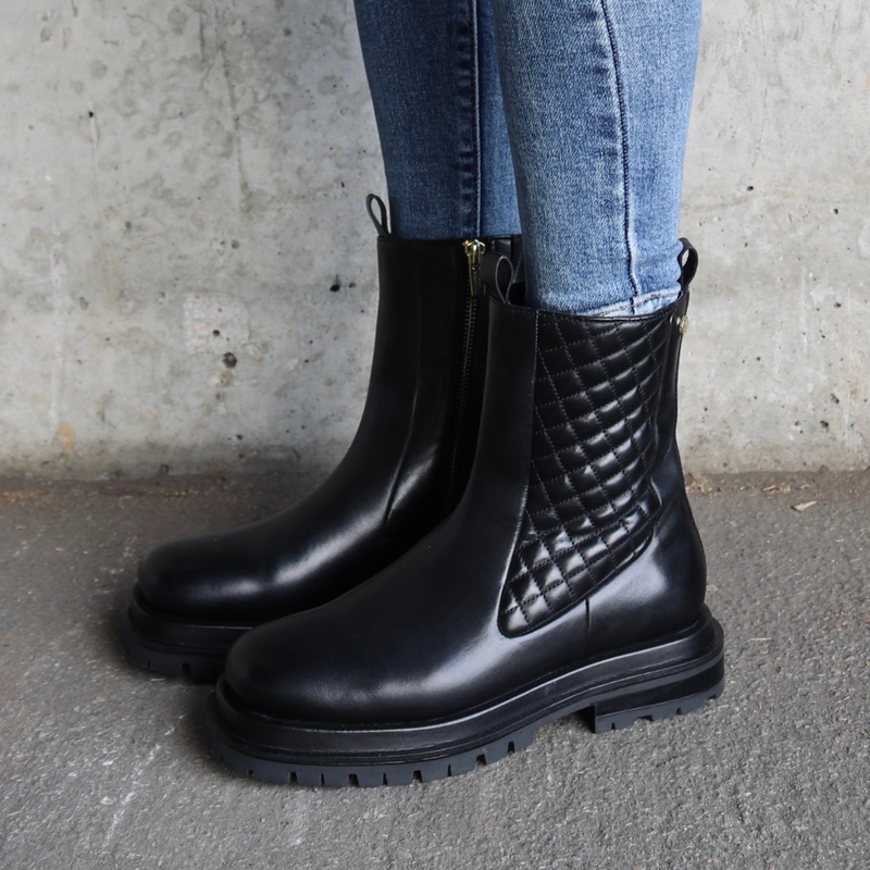 Midnight boot black